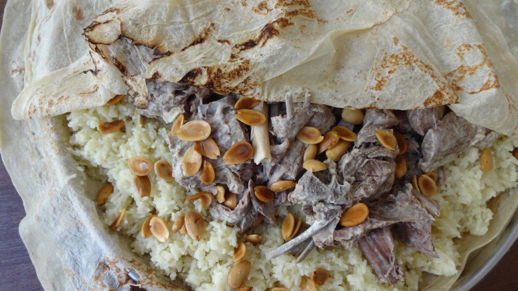 Jordanian mansaf with meat and sliced bread